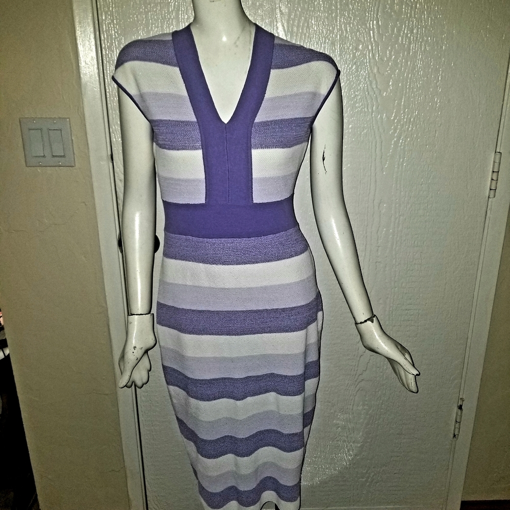 Eva Mendes V-Neck Sleevless Dress